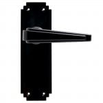 66142 Zwart Bakeliet Art Deco Deurbeslag, uitgevoerd met een mooi deurschild in de kenmerkende getrapte stijl